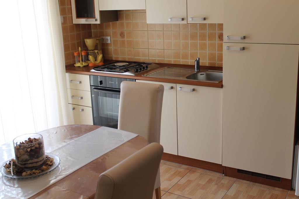 Apartment Apartments Roko Kolinda *