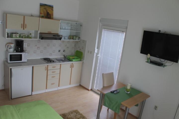 Apartment Apartments Roko Kolinda *