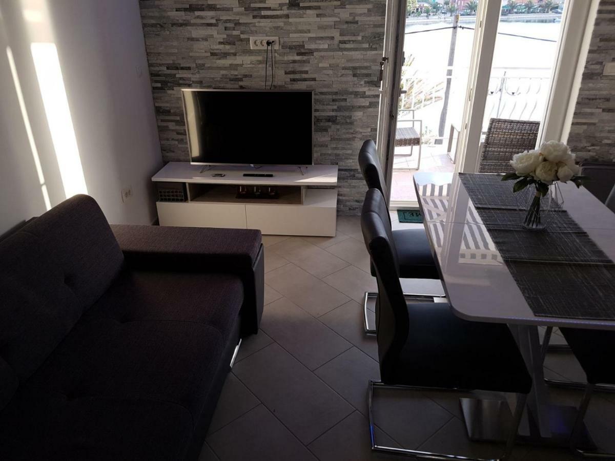 Apartments Roko Kolinda