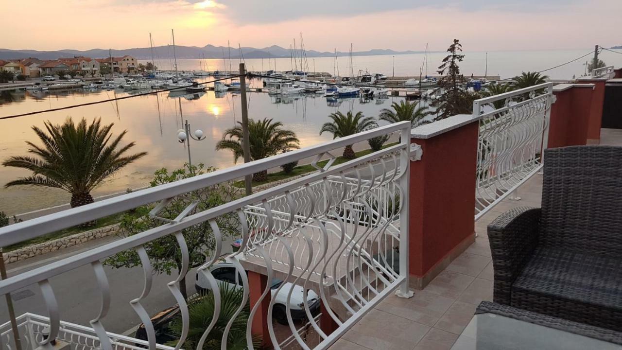 Apartments Roko Kolinda *