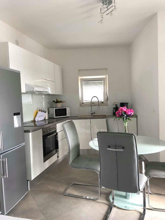 Apartments Roko Kolinda Apartment *